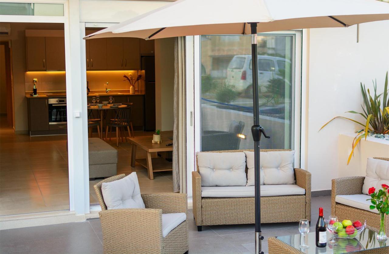 Vakakis Family Luxury Studios Palaiochora Exterior foto