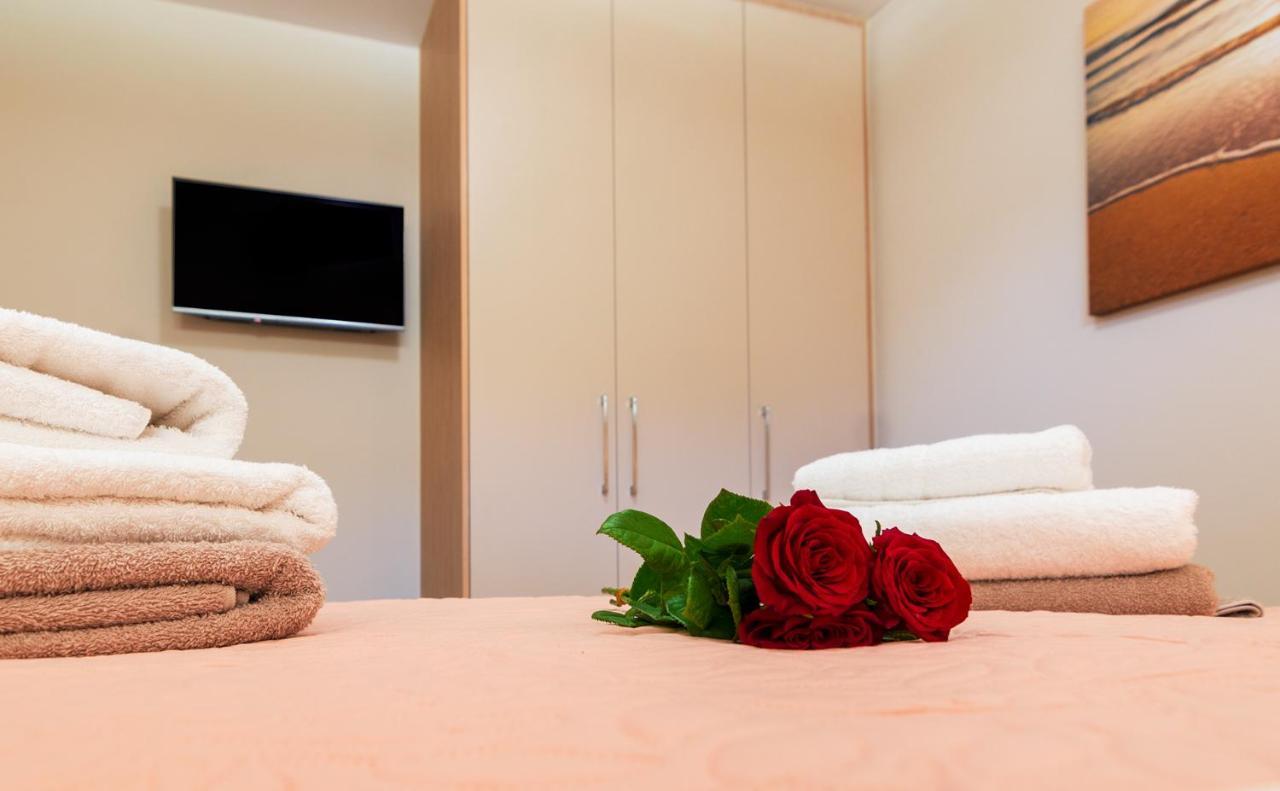Vakakis Family Luxury Studios Palaiochora Exterior foto