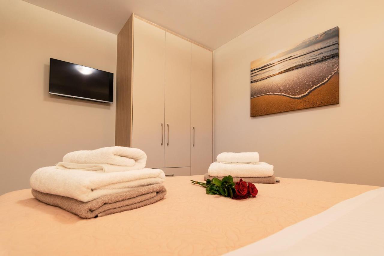 Vakakis Family Luxury Studios Palaiochora Exterior foto